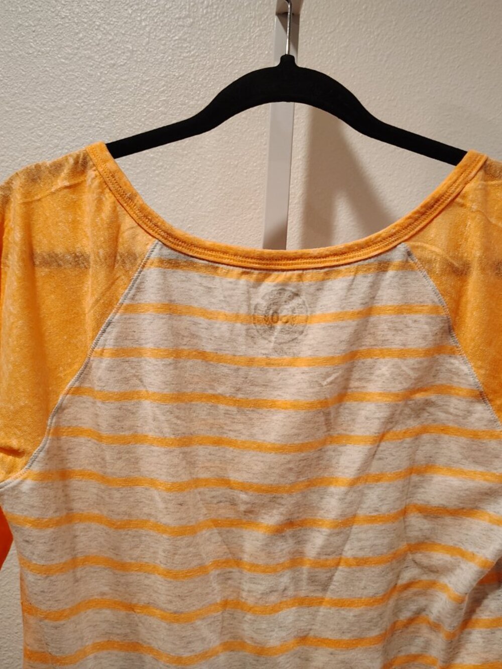 SO Junior's 3/4 Sleeve Top Size XL Stripes Neon Orange Gray Henley Neck Y2K - Picture 8 of 10